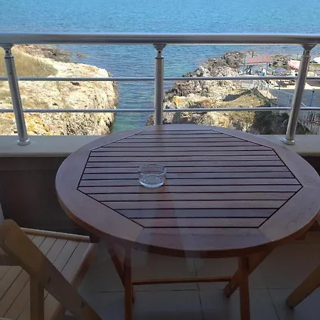 Бряг на радостта Joy Beach Apartment *